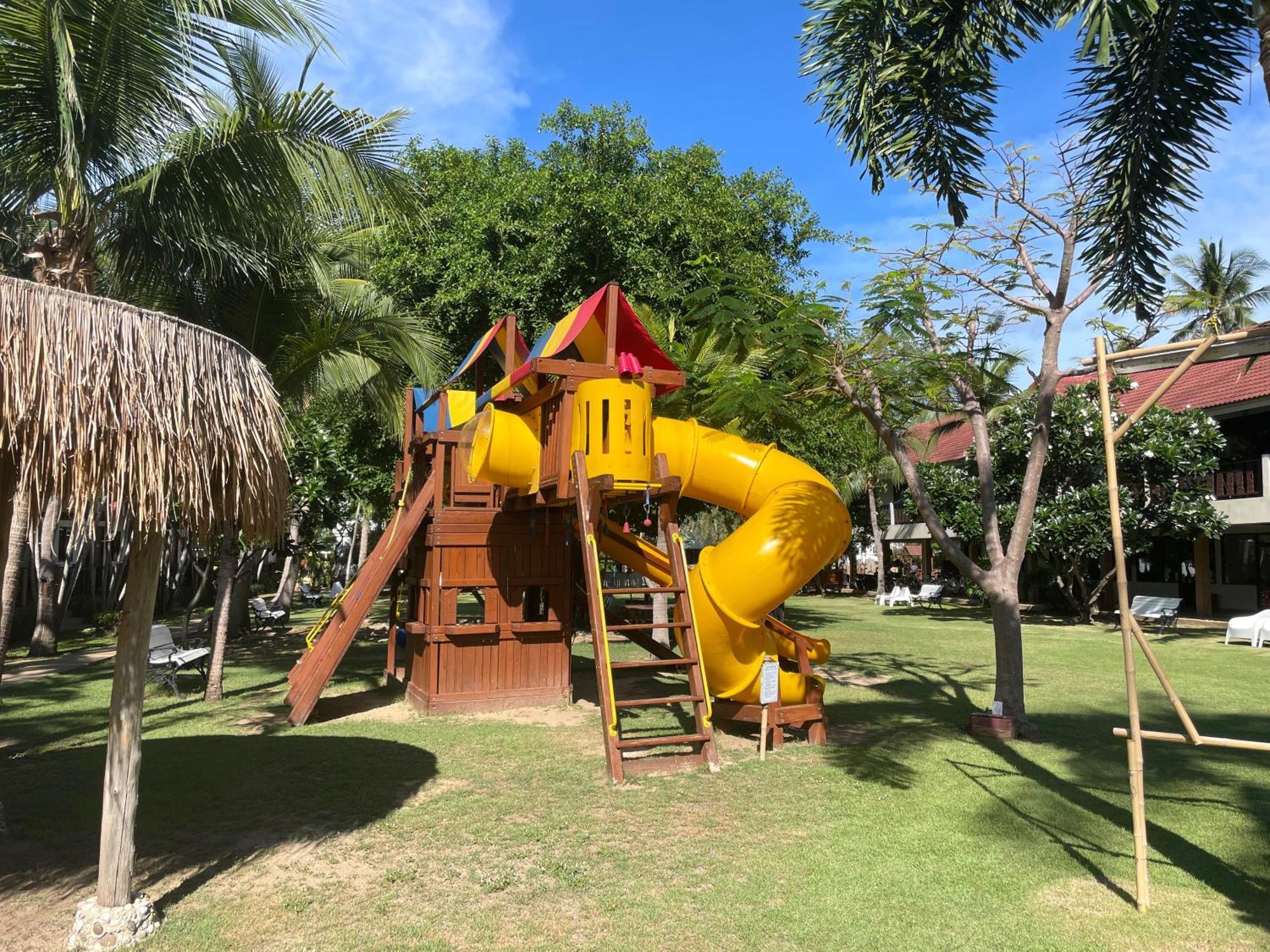 Dolphin Bay Beach Resort Sam Roi Yot Eksteriør billede