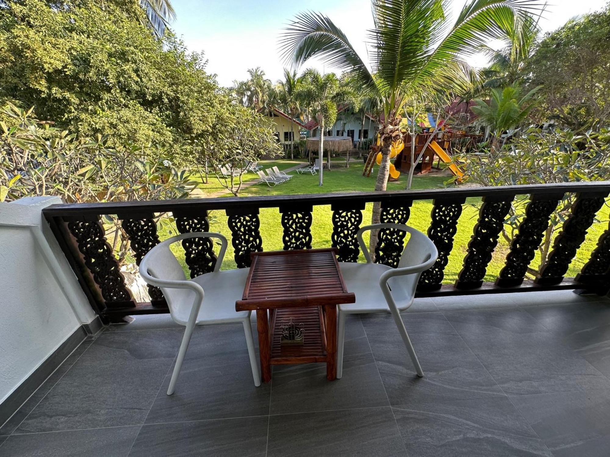 Dolphin Bay Beach Resort Sam Roi Yot Eksteriør billede