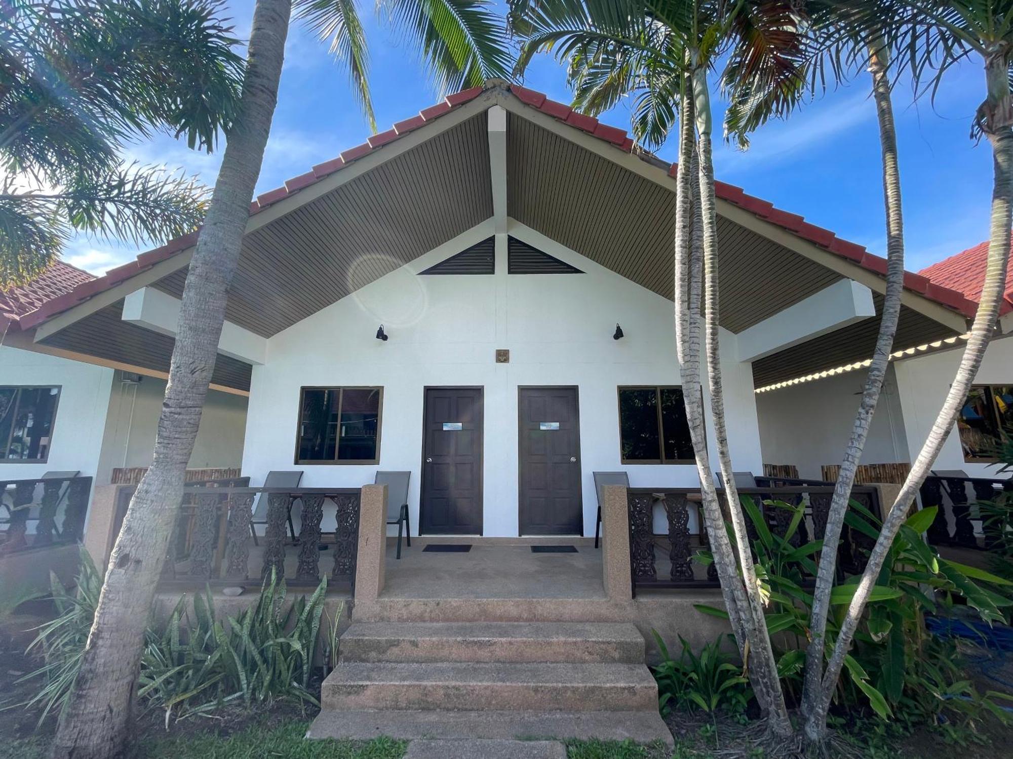 Dolphin Bay Beach Resort Sam Roi Yot Eksteriør billede