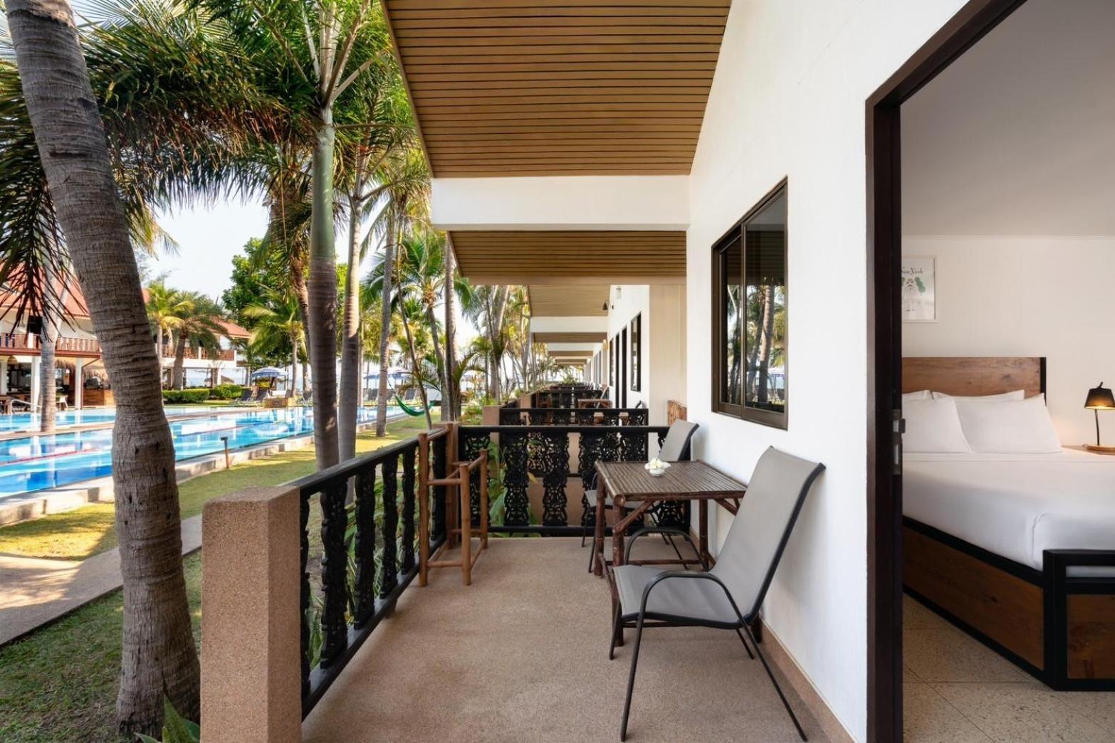 Dolphin Bay Beach Resort Sam Roi Yot Eksteriør billede
